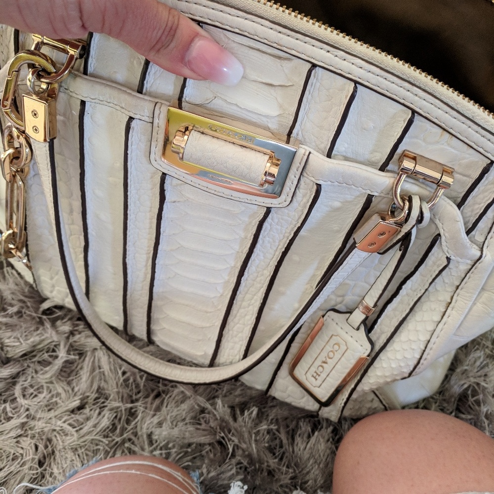 ❌SOLD❌White Coach purse - Picture 4 of 8